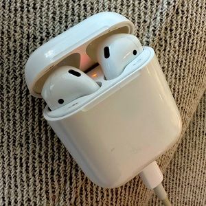 Apple AirPods 1st Generation - Model # A1523 Serial # FXXVWXLJH8TT
